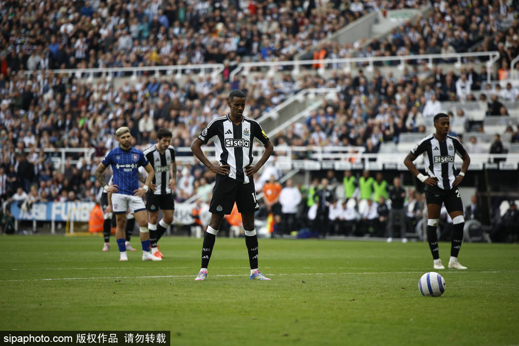 纽卡斯尔4000万求购维萨,伊萨克转会再掀波澜